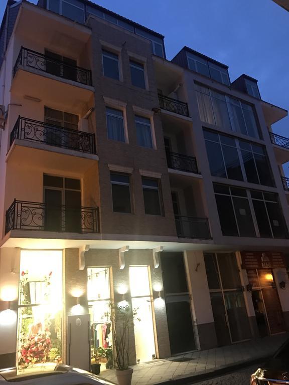 Piazza Apartment Batumi Esterno foto
