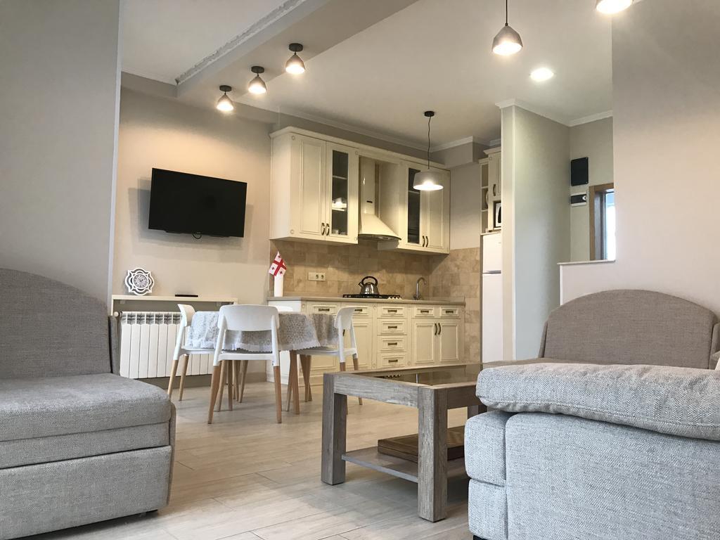 Piazza Apartment Batumi Esterno foto