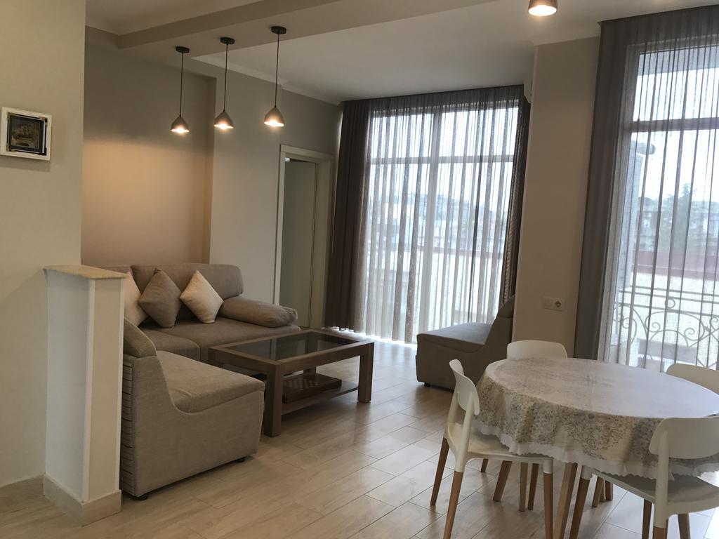Piazza Apartment Batumi Esterno foto