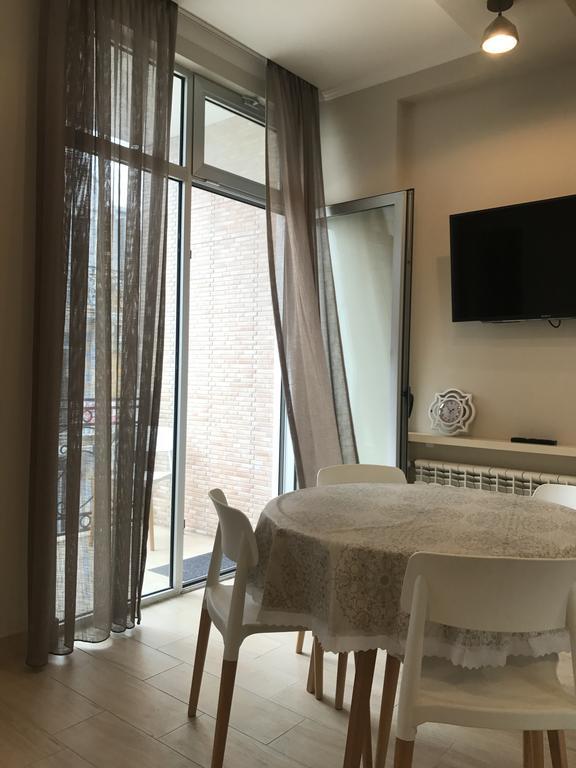 Piazza Apartment Batumi Esterno foto